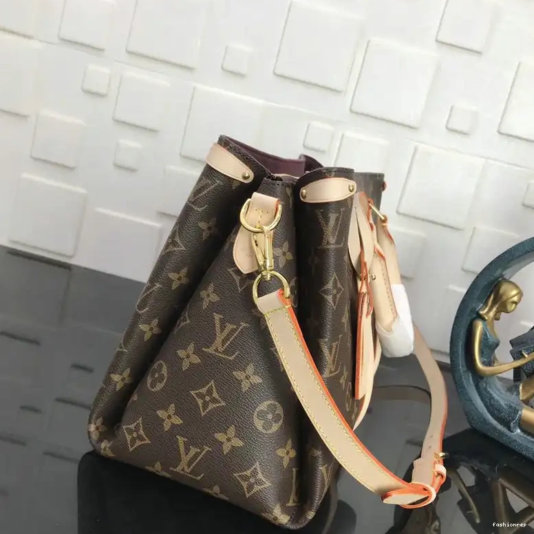 Fashionrep 20B570256 LV Bags 0824